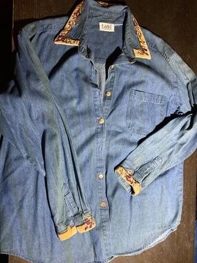 BLUE JEAN  BLOUSE    BY ‘TABI INTERNATIONAL .SIZE  XL